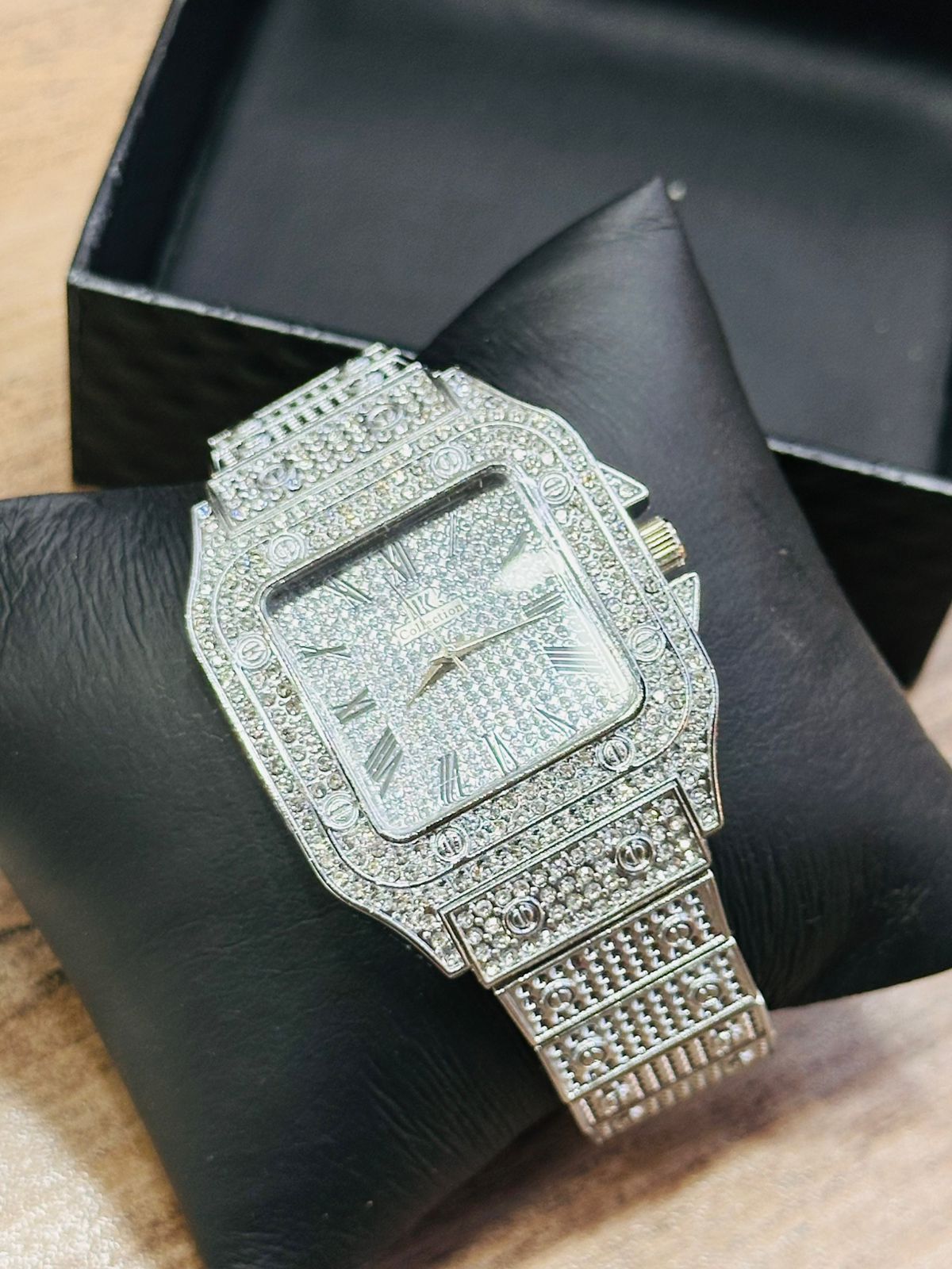 UNISEX KING STONE PREMIUM DIAMOND WATCH| ROYAL LOOK,