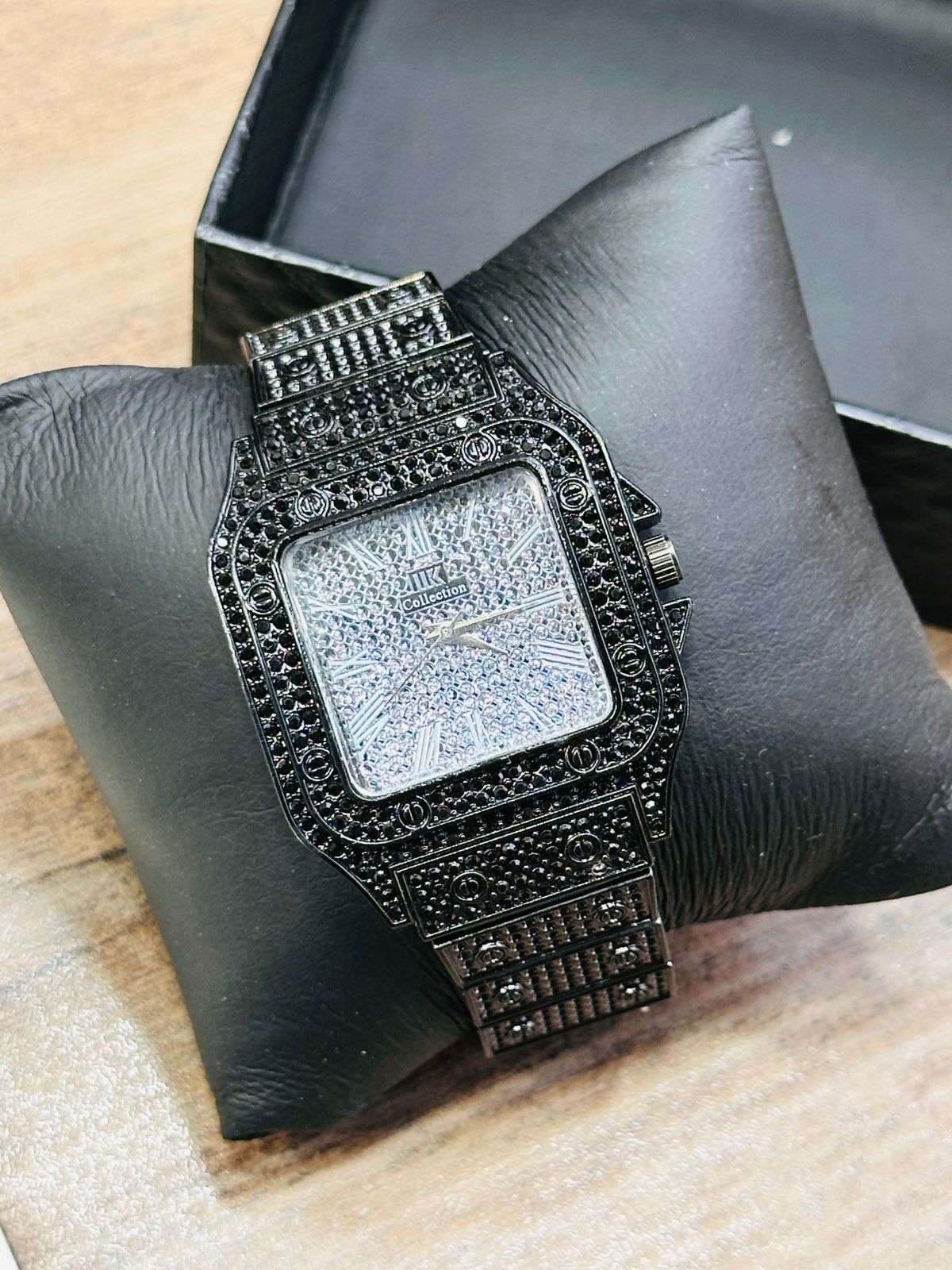 UNISEX KING STONE PREMIUM DIAMOND WATCH| ROYAL LOOK,